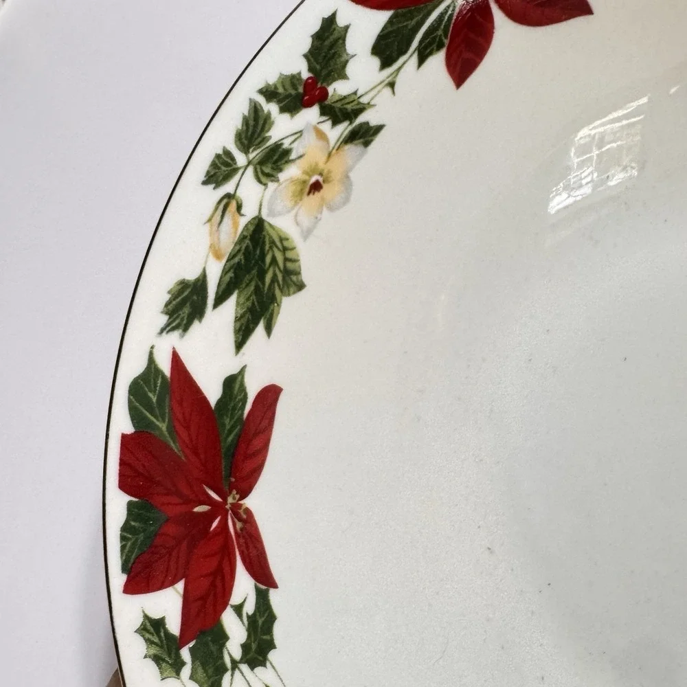 Gibson Poinsettia Christmas Holiday Vegetable Servicing Bowl Large Vtg 9.5